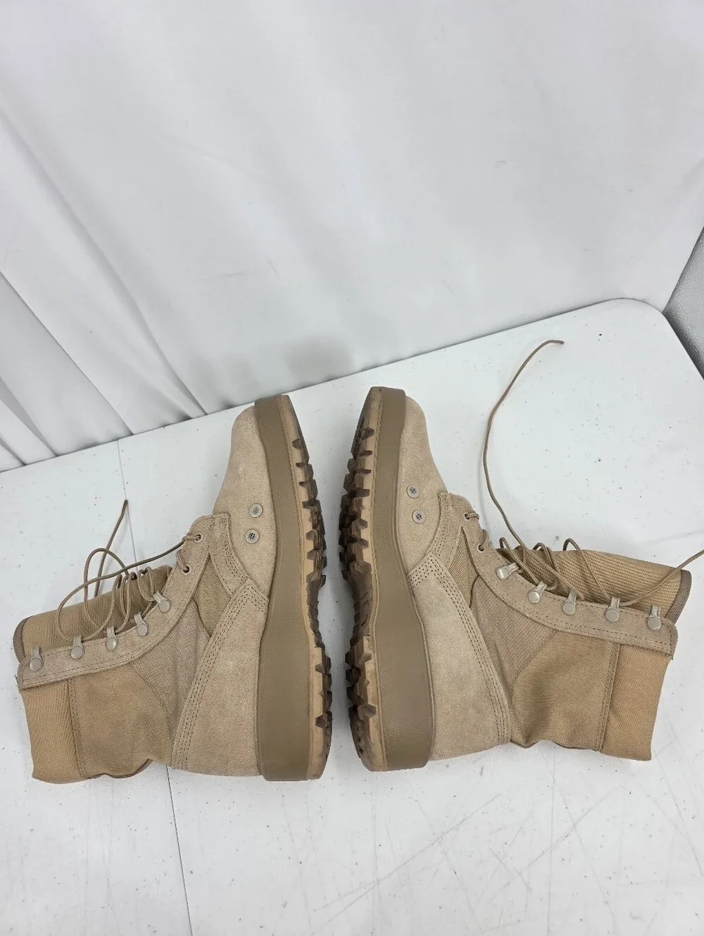US Army Hot Weather Combat Boot Coyote Tan Vibram Men 10.5 Wide SPM1C1-13-D-1017